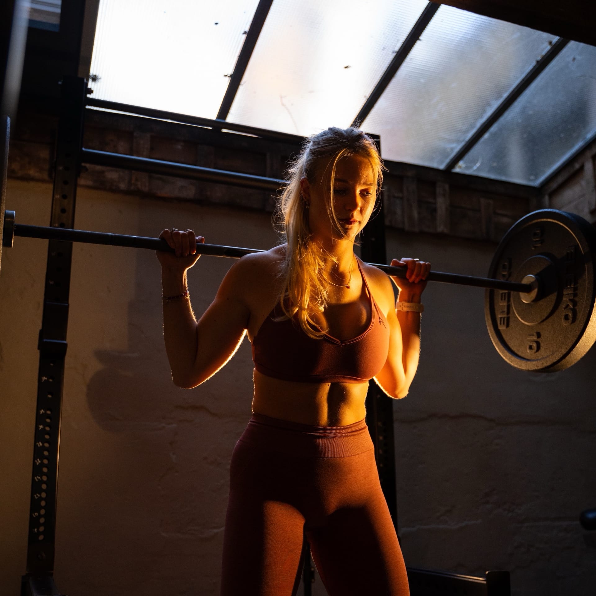 Barbell squat in het Rogue rack bij SculptClub
