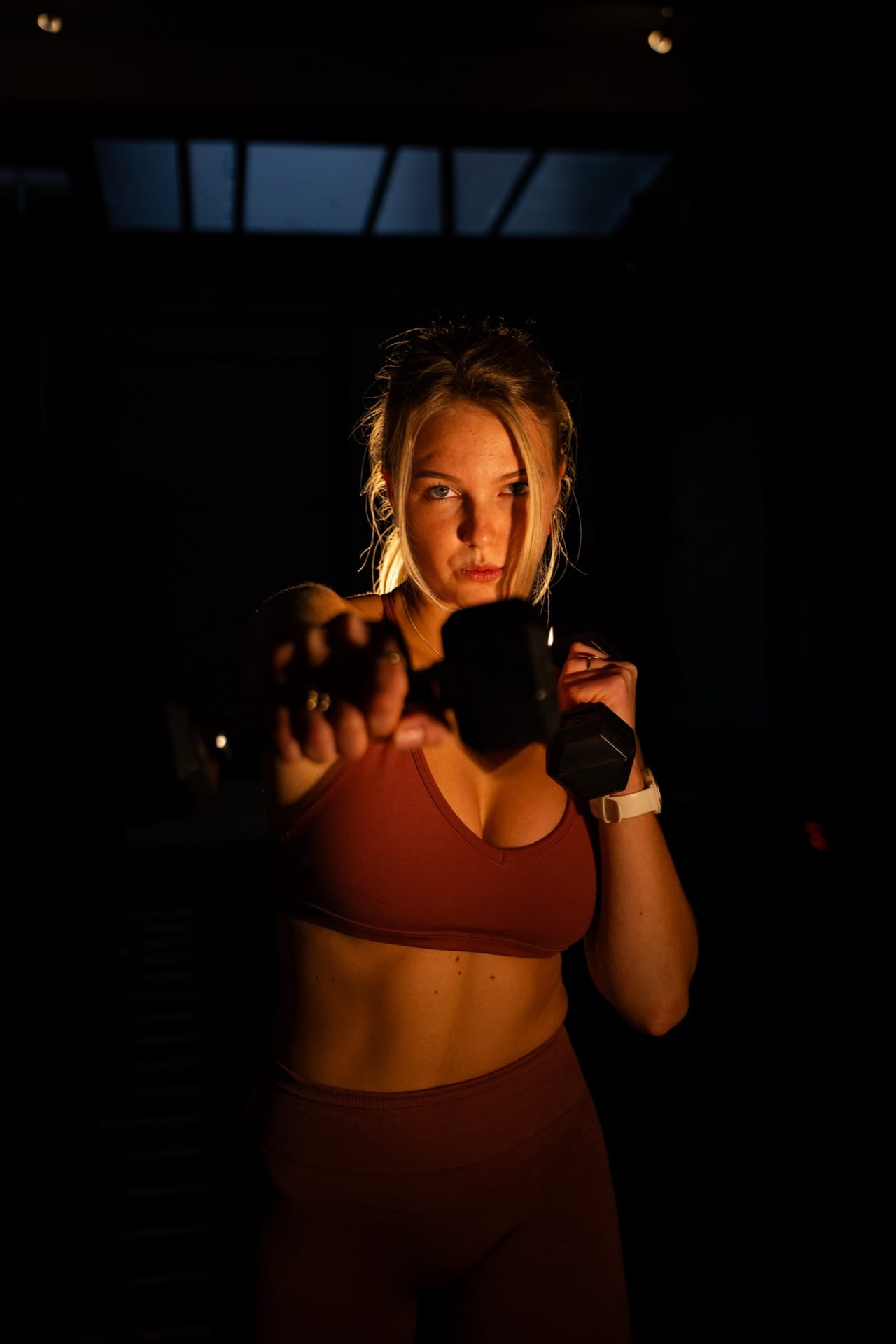 Zelfstandig trainen met dumbbells bij SculptClub Open Gym in de Jordaan